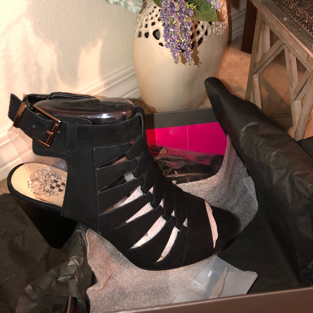 Vince Camuto black sandals